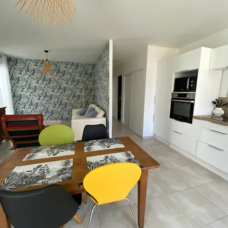 A 200 M De L'ocean De *